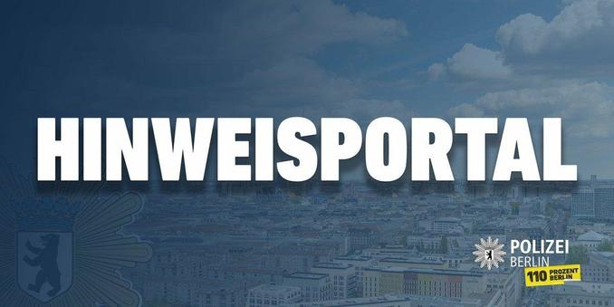 Hinweisportal der Polizei Berlin vor einem Stadtbild. Das Logo der Berliner Polizei ist mit einem Bären im Wappen abgebildet. Darüber steht groß „Hinweisportal“ in weißer Schrift. Rechts davon ist das Logo der Polizei Berlin und darunter steht „110 Prozent Berlin“. Im Hintergrund ist die Berliner Skyline mit Wolken zu sehen.