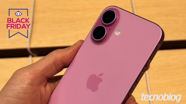 <div class="widget-produto">
            <div class="oferta ">
            <div class="widget-header">
                                    <div class="imagem">
                        <a class="title tb-block-link" href="https://tecno.click/942" rel="sponsored nofollow" target="_blank"><img src="https://files.tecnoblog.net/wp-content/uploads/2025/11/iphone-16-tem-apple-a18-foto-thassius-velosotecnoblog-1060x596.png" /></a>
                    </div>
                
                <div class="widget-info-container">
                    <div class="widget-info">
                        <a class="title tb-block-link" href="https://tecno.click/942" rel="sponsored nofollow" target="_blank">Apple iPhone 16 128 GB</a>
                        <a class="price tb-block-link" href="https://tecno.click/942" rel="sponsored nofollow" target="_blank">R$ 4.370,99</a>
                    </div>
                                            <div class="discount"><s>R$ 7.799,00</s><b>44% OFF</b></div>
                                    </div>

                                    <hr class="tb-divider" />

                    <div class="pros-cons">
                        <div class="pros">
                            <span>Prós</span>
                            <ul>
                                                                        <li>Tela OLED com brilho de até 2.000 nits</li>
                                                                            <li>Processador com alto desempen