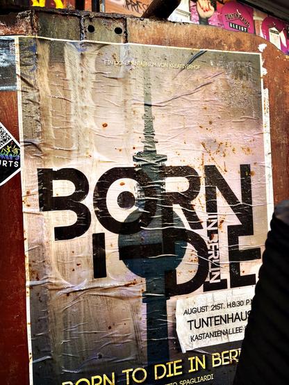 Quelques affiches et autocollants du moment sur les murs de Berlin