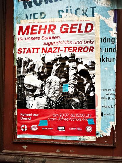 Quelques affiches et autocollants du moment sur les murs de Berlin