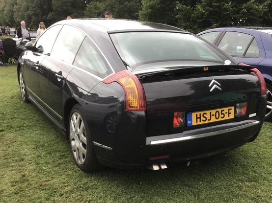 Black Citroën C6, rear quarter view