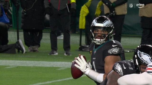 Hurts lasers A.J. Brown for a Philly score