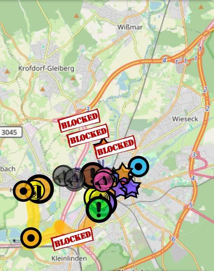 A map of the city showing the main highways. Four routes are blocked by antifascists.
