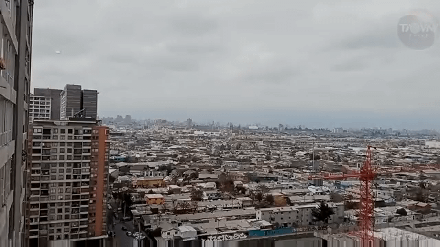 On September 18, in Santiago, Chile, a camera attached to a building in the Estación Central neighborhood filmed an impressive UFO sighting.