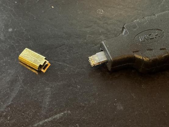 Broken micro-HDMI to HDMI connector