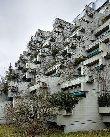 Hügelhaus, by Walter Ebert (1968-1970).

Munich, Germany.

© Roberto Conte (2025)
___

<a href="http://www.robertoconte.net" rel="noreferrer nofollow">Website </a> | <a href="http://www.facebook.com/ilcontephotography" rel="noreferrer nofollow">Facebook</a>  | <a href="http://instagram.com/ilcontephotography" rel="noreferrer nofollow">Instagram</a>