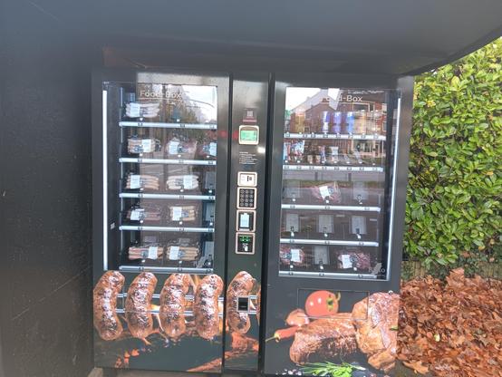 Automat mit Bratwurst und Fleisch