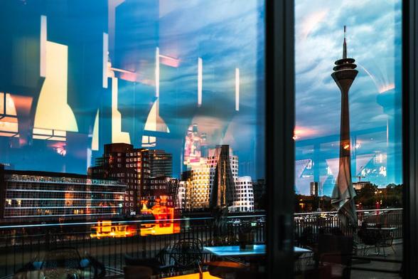 <i>Urban poetry written in light and glass.</i>

Fujifilm X100VI
23mm/f2