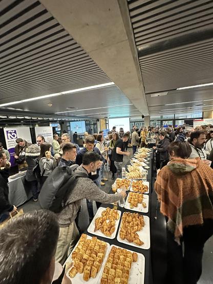 Assistents en el coffee break y i fent nerworking