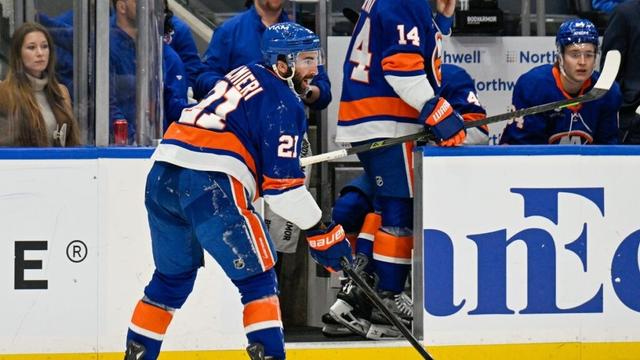 Islanders F to have surgery on torn ACL