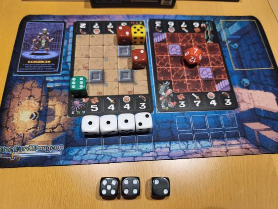 One card dungeon auf spielmatte mit Erweiterung Boss Dungeonkarte, Charakter Schurkin