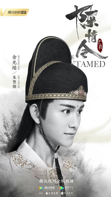 Black and white promotional image featuring a close up of Jin Guangyao, with gold detailing around his collar and gold trimming on his hat.