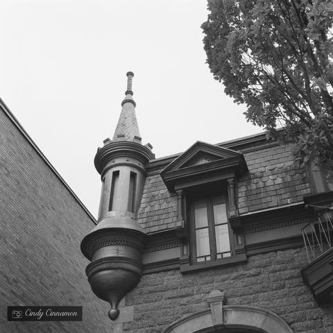 Comme un petit château. Photographie par Cindy Cinnamon