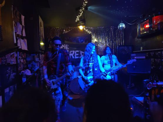 die Band die Ausreden im blauen Licht