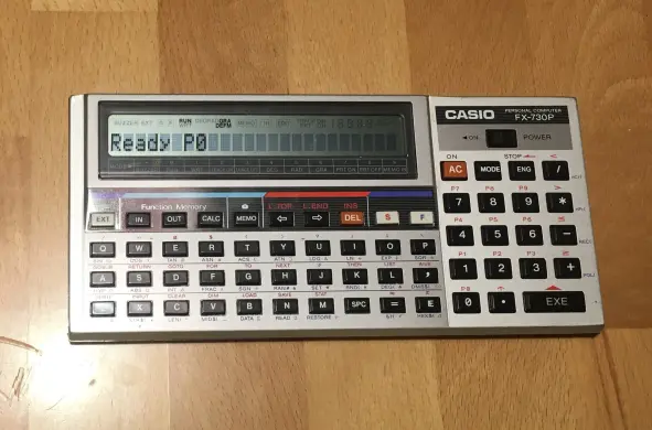 CASIO FX-730P eingeschaltet, Display zeigt
```
READY P0
```