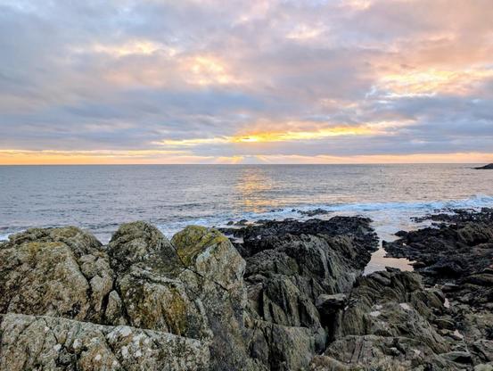 Coucher de soleil bouché mais avec des couleurs bleues sympas.