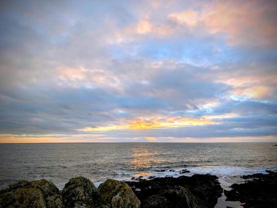 Coucher de soleil bouché mais avec des couleurs bleues sympas.