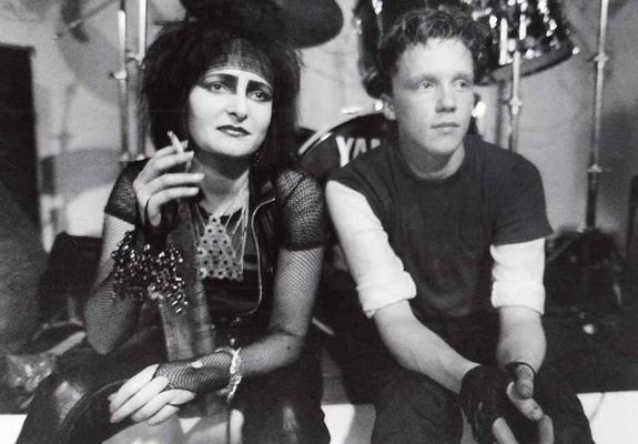 Anthony Michael Hall and Siouxsie Sioux on the set of "Out of Bounds", 1986