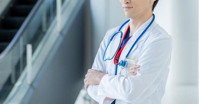 「高卒と結婚できるか！」美容クリニックに転職した39歳夫、妻が三下り半をつけた本性（山村 佳子） | FRaU