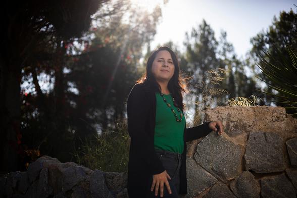 Paola Pezzini, que fue diagnosticada de cáncer de mama en 2021 con 42 años, fotografiada en Valldoreix.