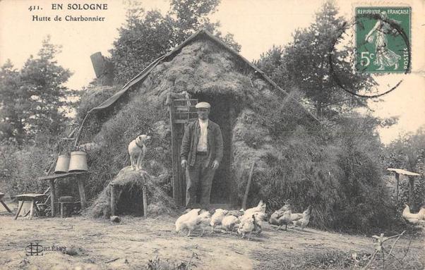 En Sologne - Hutte De Charbonnier (#LoirEtCher)  #CartePostaleAncienne 👉 https://cartorum.fr/carte-postale/933214/en-sologne-hutte-de-charbonnier