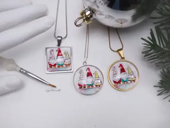 Anhänger mit handgemaltem Motiv Wichtel