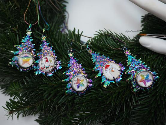 Anhänger mit handgemaltem Motiv Wichtel, Stern, Möwe mit weihnachtsmütze