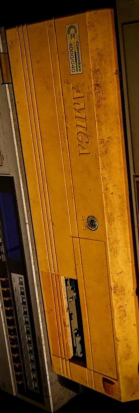 My A4000 computer heavily oxidized in 85F warming light