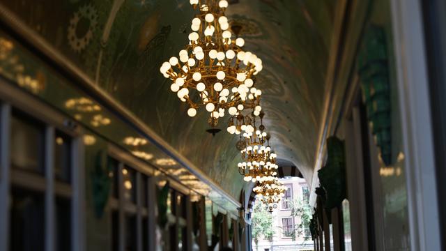 Bild so gedreht dass bereits vom Ausschnitt her kaum Touristen zu sehen sind. Evtl. ist der tilt-Effekt hier sogar etwas besser eingestellt, aber leider das Bild recht schräg.