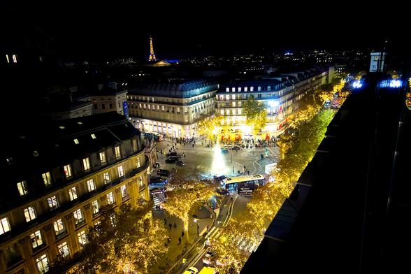 Weihnachtsstimmung in Paris vom Dach der Galleries Lafayette aus gesehen.