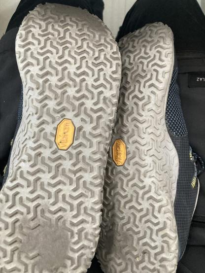 137 kilomètres later - worn trail glove soles