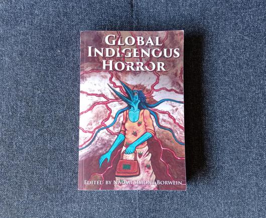 Fotografía en color del libro «Global Indigenous Horror»