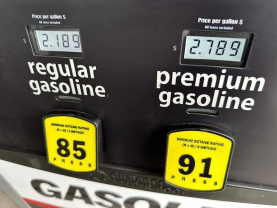 Gasoline prices fall to $3 per gallon to hit lowest level since 2021