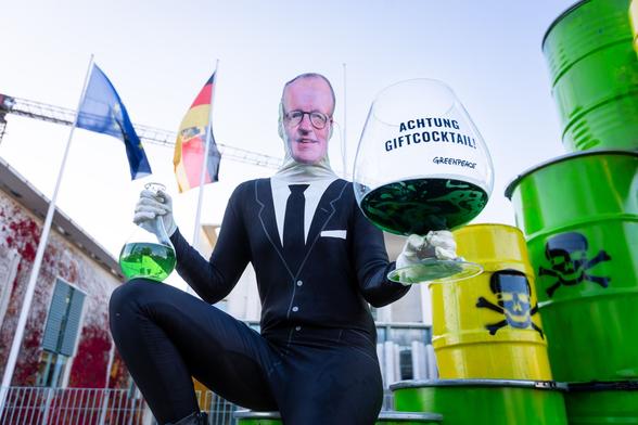 📢 #StopToxicTrade ☠️ 
🇪🇺 27 Oct → 24 Nov (Brussels)
📍 https://europeantradejustice.org/toxic-trade-tour
⛔ STOP EU-MERCOSUR 🌍🔥
➡️ https://StopEUMercosur.org
 #StopEUMercosur
#ToxicTrade #StopAgrotoxics #AgrotoxicsKILL @eurovia.org @powershift.bsky.social @eurtradejustice.bsky.social @foeeurope.bsky.social @greenpeace.eu