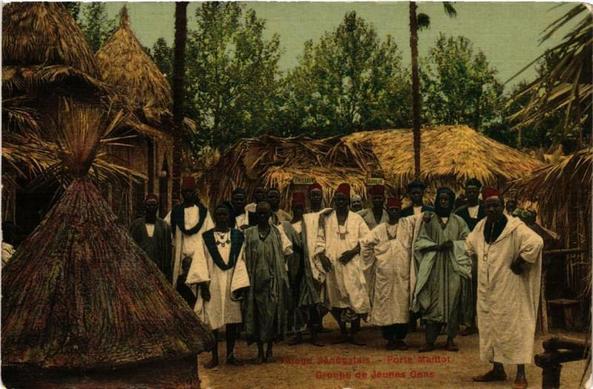 Paris Expo Porte Maillot Village Senegalais Groupe Jeunes Gens à #Paris (#Paris)  #CartePostaleAncienne 👉 https://cartorum.fr/carte-postale/446095/paris-paris-expo-porte-maillot-village-senegalais-groupe-jeunes-gens