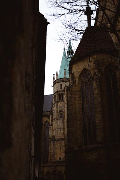 detail photo of the Erfurt cathedral during a gray autumn day