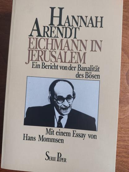 Cover des Buches mit einem Foto von Eichmann