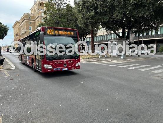 Atac, risarcimenti per 3 milioni agli abbonati annuali. Grafica con logo Atac, cifra del risarcimento, riferimento al provvedimento AGCM