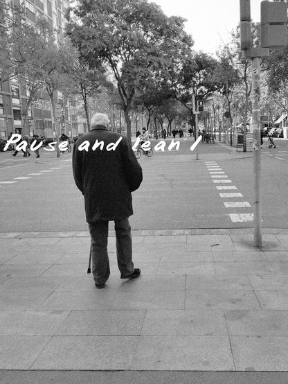 Barcelona monochrome street photography made with the GNU Image Manipulation Program + G'Mic filters.