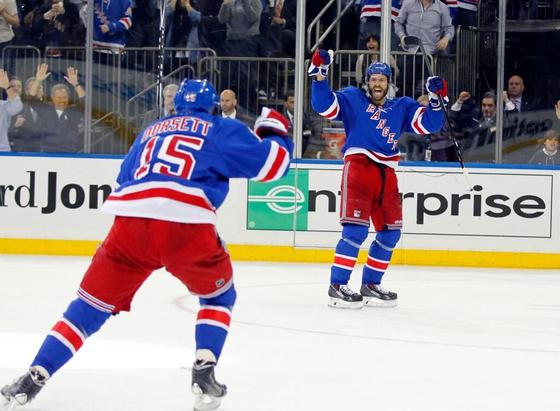 Former Rangers center recalls goal that made him feel 'like 1' with MSG fans