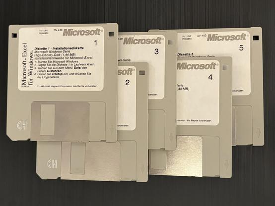 Microsoft Excel 4.0, Foto: Die fünf Disketten