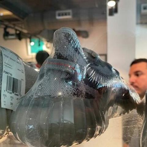 アディダス、Yeとの提携破綻を巡る訴訟の控訴審で勝訴 - FashionNetwork 日本