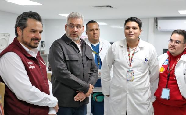 Zoe Robledo y Alfredo Bedolla