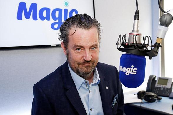 El actor Matthew Perry posa antes de conceder una entrevista a Magic Radio, el 1 de abril de 2015, en Londres. (Alex B. Huckle / Getty Images)