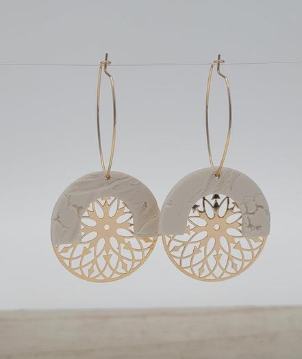 Creoles ovales avec rosaces et porcelaine