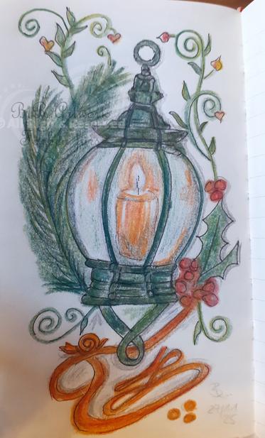 Sketchbook Seite, Fineliner und Buntstift, runde grüne Glaslaterne mit einer brennenden orangen Kerze im Inneren. Links schmiegt sich ein Tannenzweig an. Rechts ein Ilexzweig. Beides läuft nach oben und unten in Spiralkringeln aus. Unter der Laterne ein geschwungenes oranges Band.