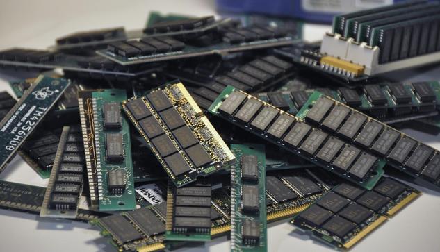 Pile of older SIMM and DIMM memory modules