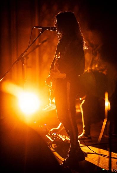 Sängerin von DOOL beim Sonus Obscura Festival