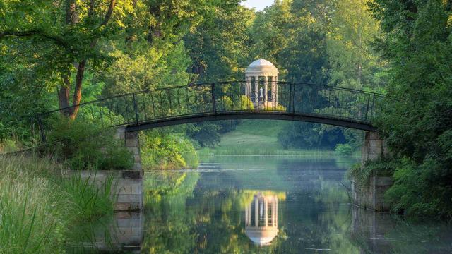 Peace in the park - © Andreas Vitting / Huber / eStock Photo