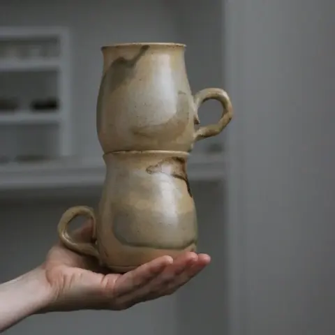 emporiumjulium - Autumn mugs
http://emporiumjulium.co.uk/
. . . . . .
https://greetingsfromaw.blogspot.com/
#Ceramic
#Pottery